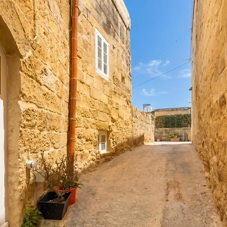 Dionisia Gozitan And Pool - Happy بيت للعطل Ghammar